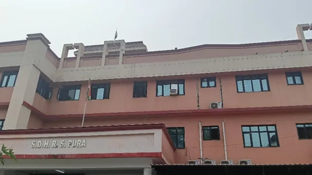 आरएसपुरा में 200 गांवों का एकमात्र अस्पताल: डॉक्टर नदारद, 2 साल से परेशान मरीज

